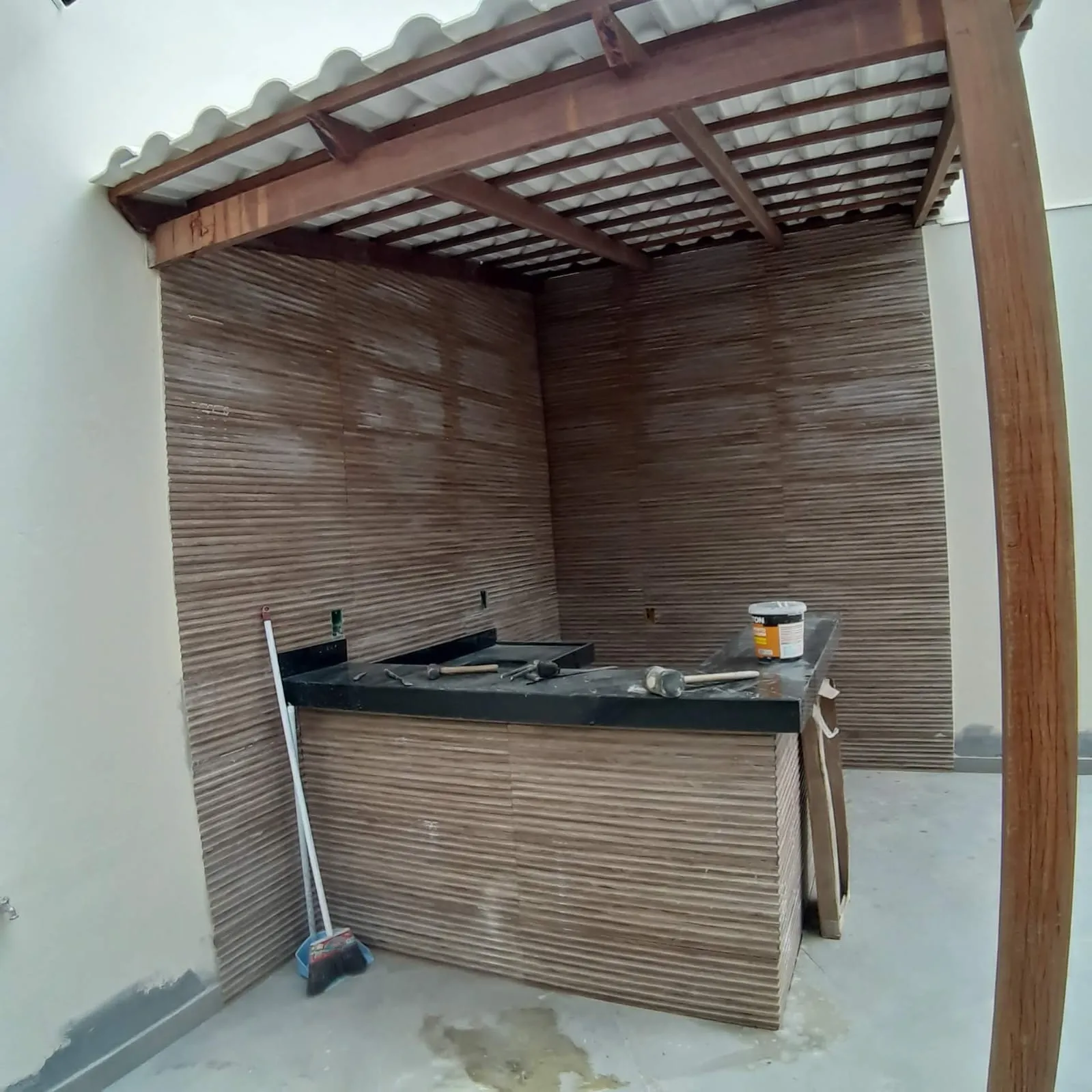 Área gourmet moderna construída pela Wedson Engenharia