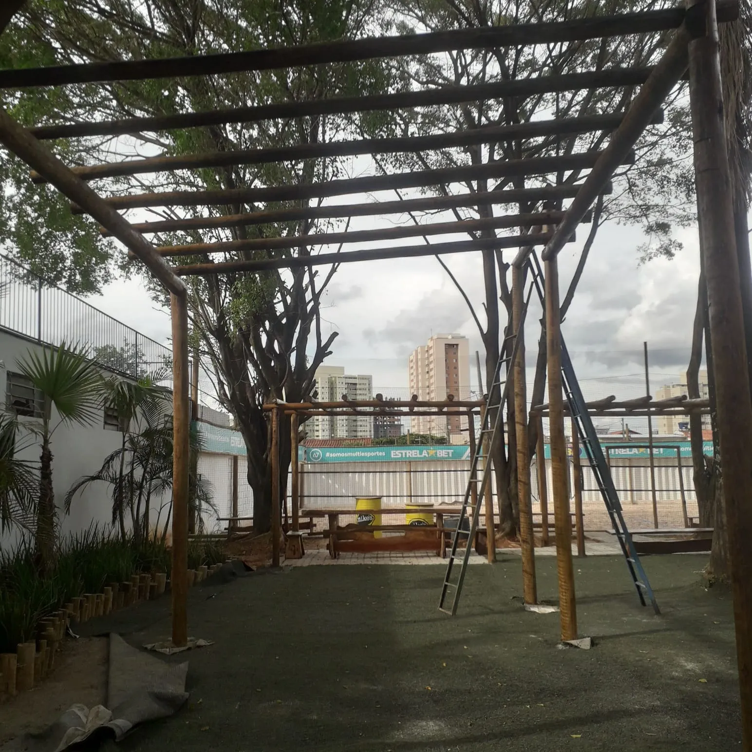Estrutura de concreto armado em construção