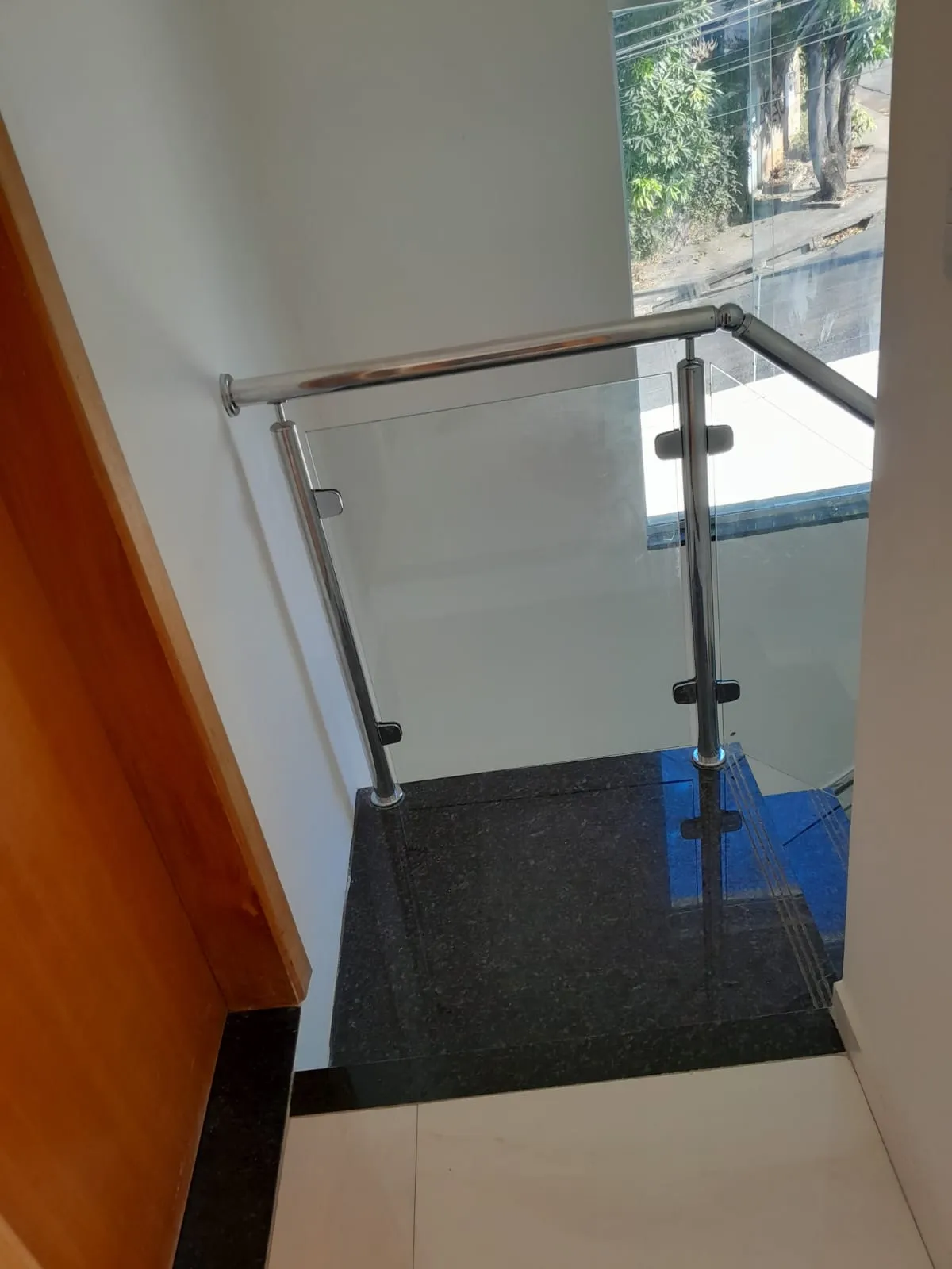 Escada residencial com acabamento premium