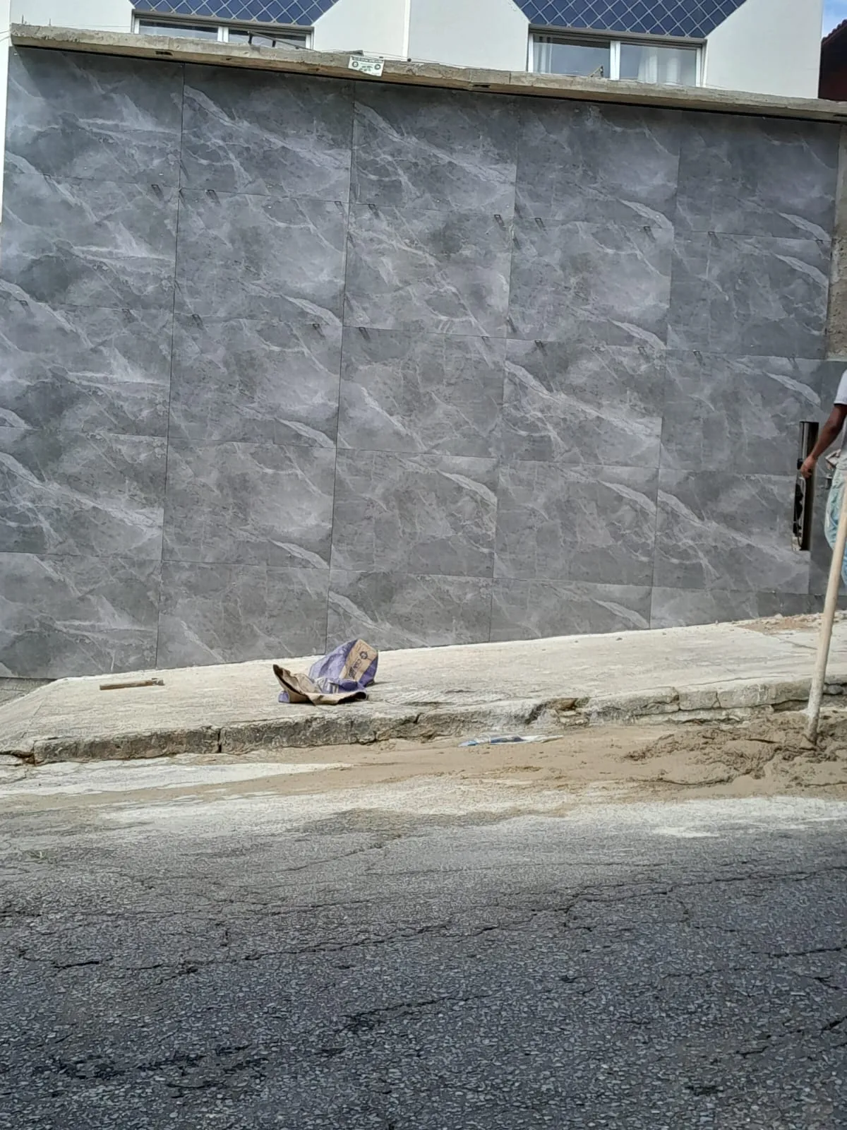 Construção de muro residencial