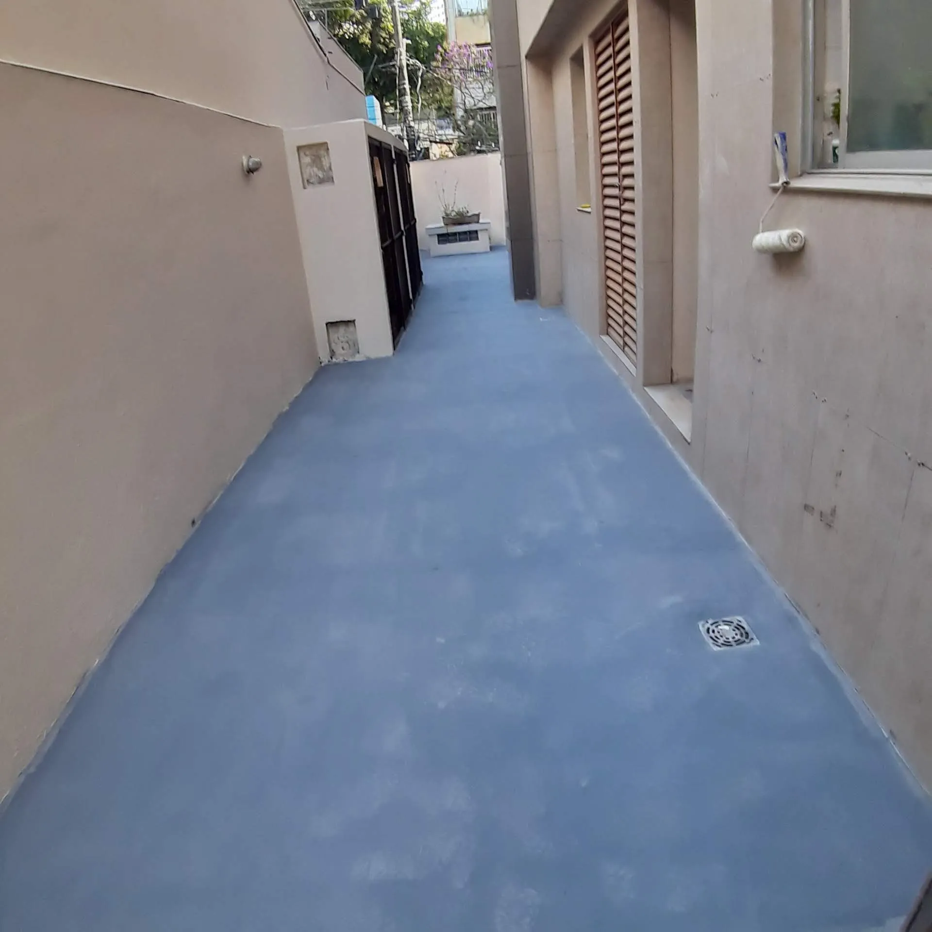 Acabamento de piso em obra residencial