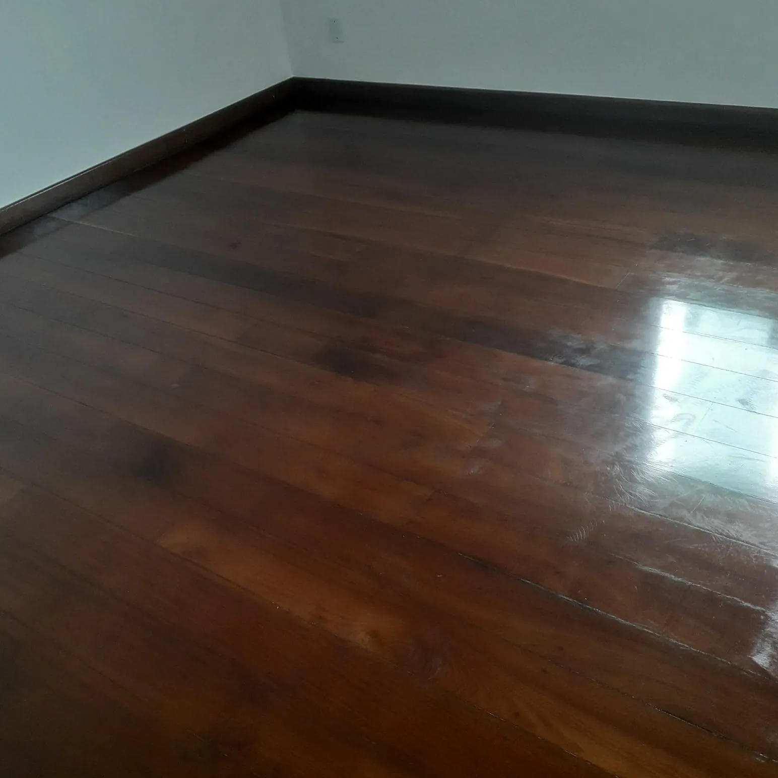 Piso laminado em ambiente residencial