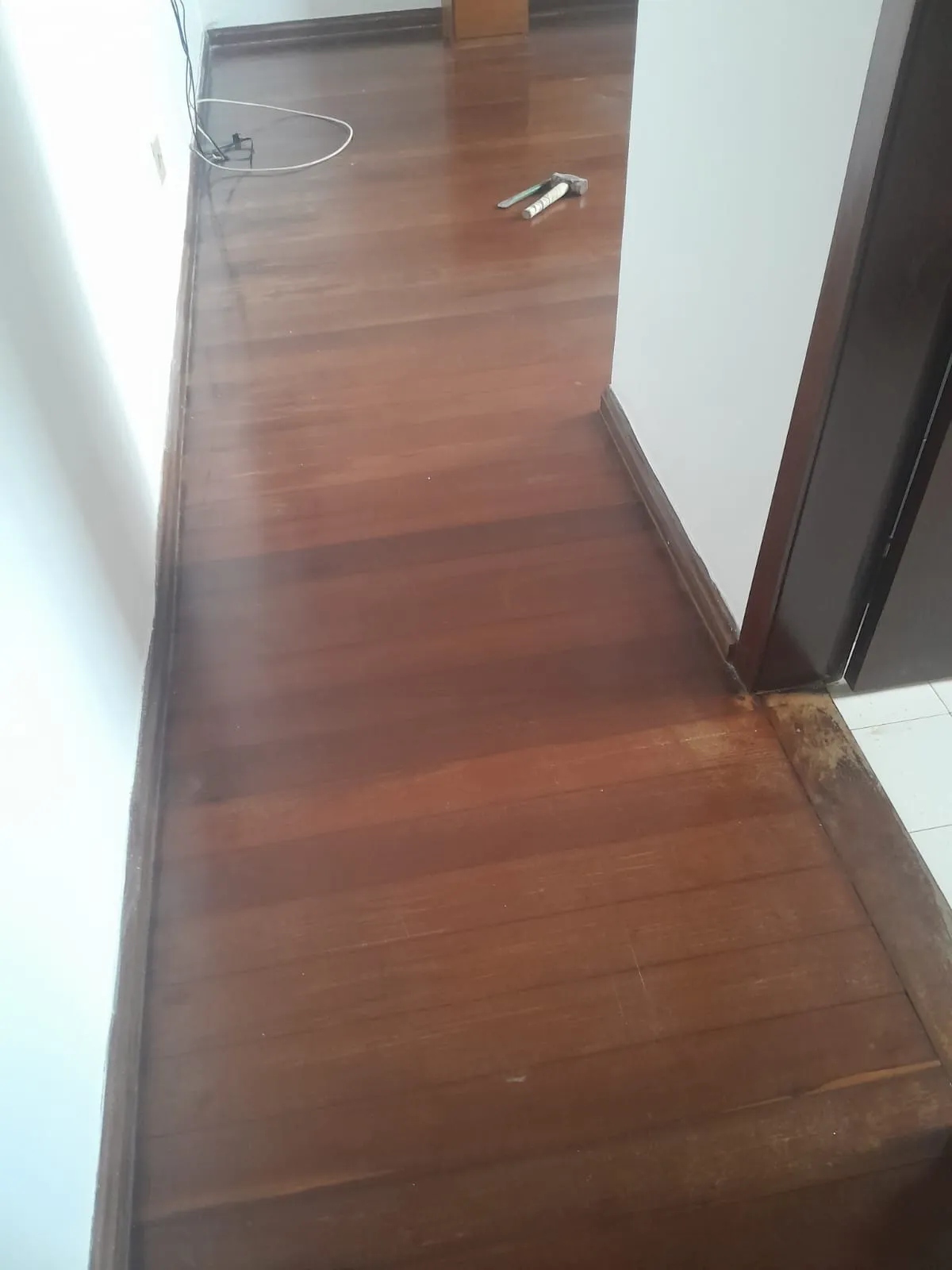 Acabamento com piso laminado premium