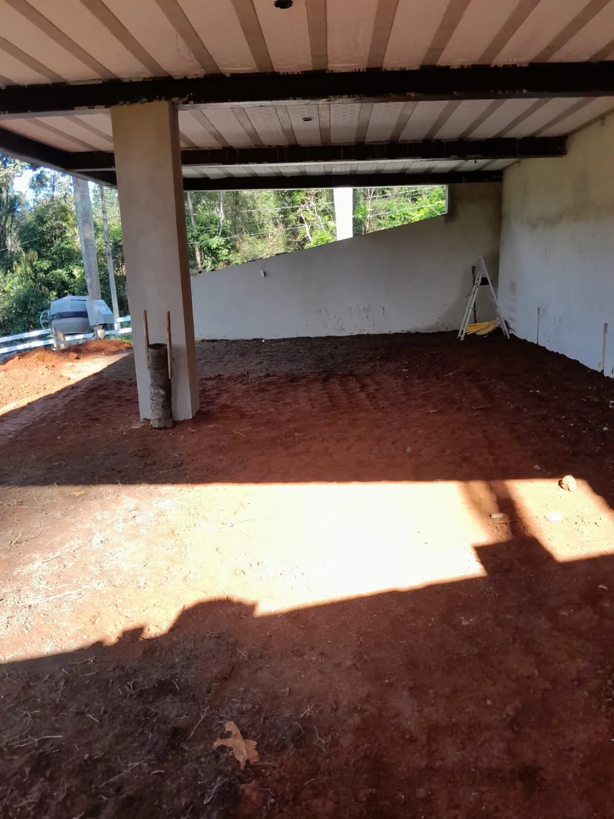 Garagem construída em propriedade rural